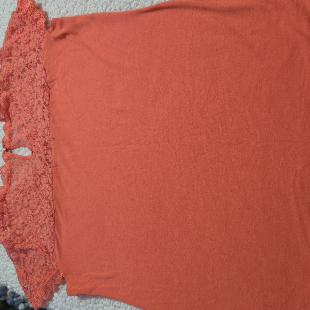 SIMPLY STYLED TSHIRT - Picture 3 of 3